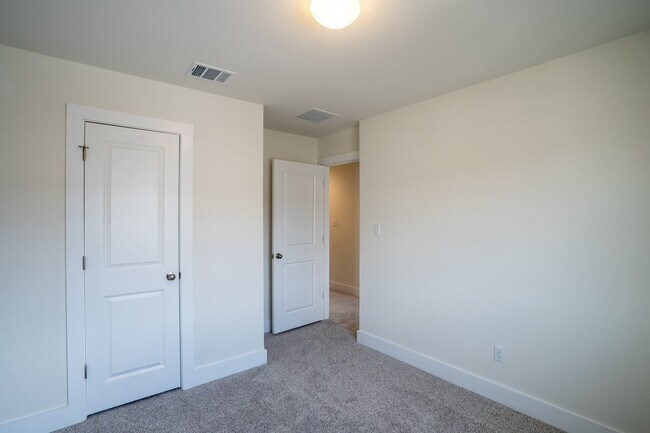 Building Photo - 113 Furlong Dr