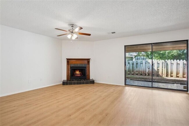 Photo - 2035 Powers Ferry Trce SE