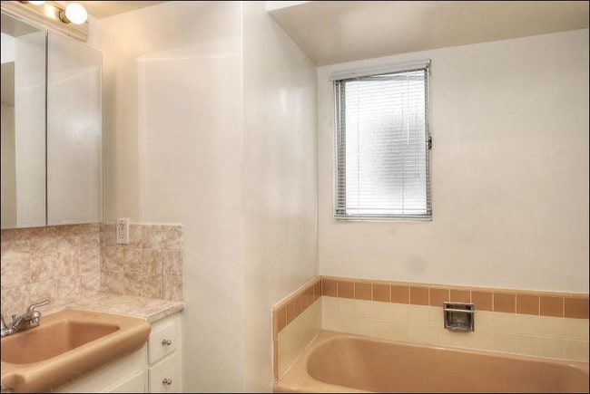 204 S Arnaz Drive Apts.