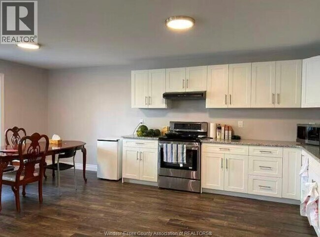 Photo - 363 Curry Ave