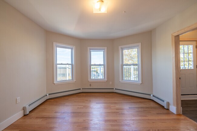 Photo - 482 Broadway Unit 2