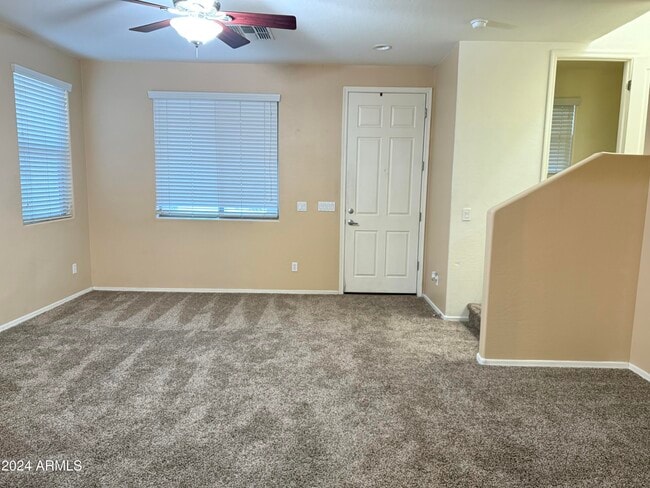 Photo - 105 E Catclaw St