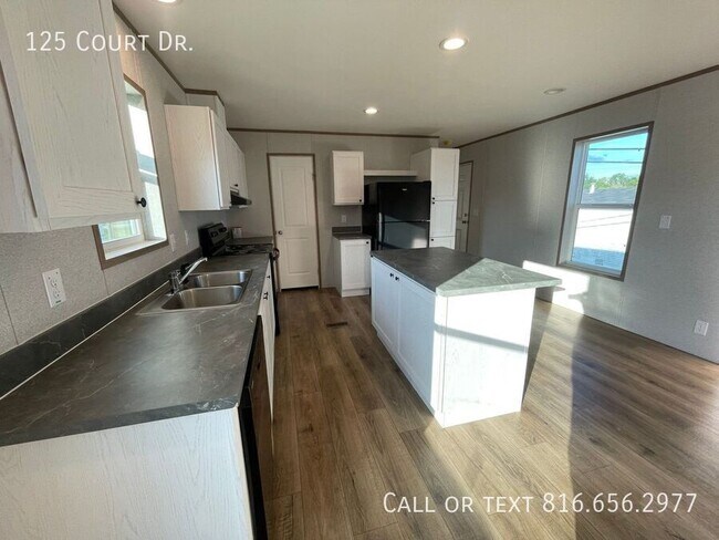 Photo - 125 Court Dr