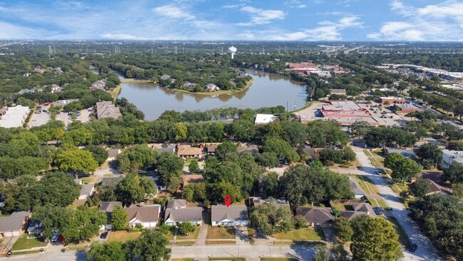 Building Photo - 2215 Windy Meadow Dr