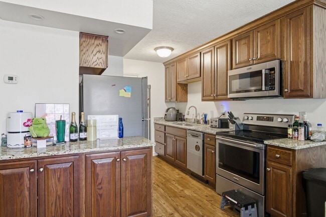 Photo - Pet Friendly 2 Bed/2 Bath Townhouse Close to Campus