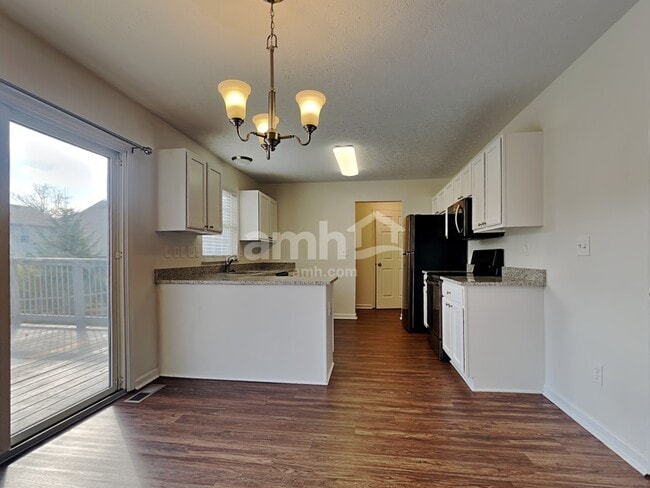 Photo - 922 Whispering Pine Way