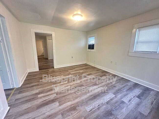 Photo - 3729 Pine Ave SW