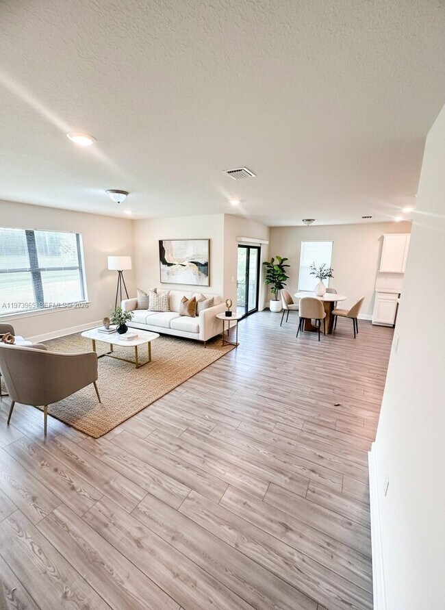 Photo - 4686 Indigo Way