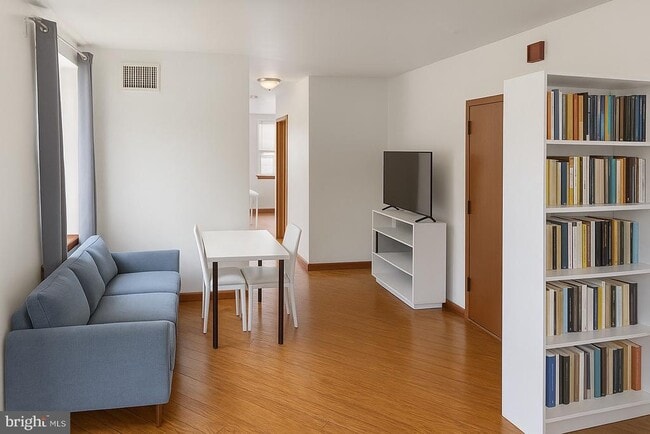 Building Photo - 720 S 6th St Rental