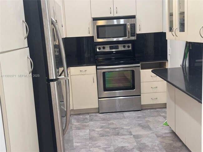 Photo - 5005 Collins Ave Unit 715