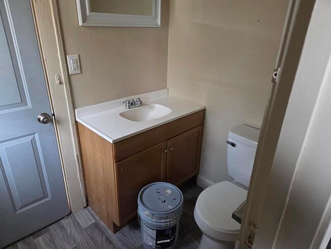 Photo - 927 Dequincy St