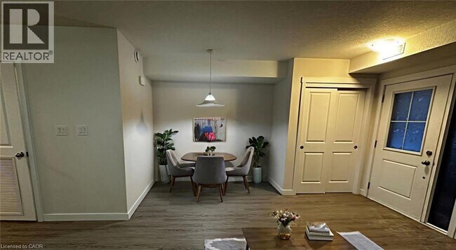 Photo - 160 Rochefort St.