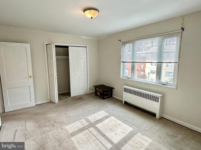 Photo - 10413 Montrose Ave Unidad M-201