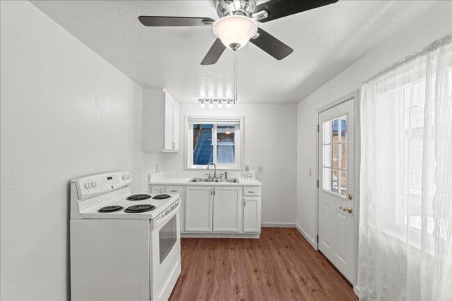 Photo - 112 College Way Unidad 112 College Way (downstairs studio)