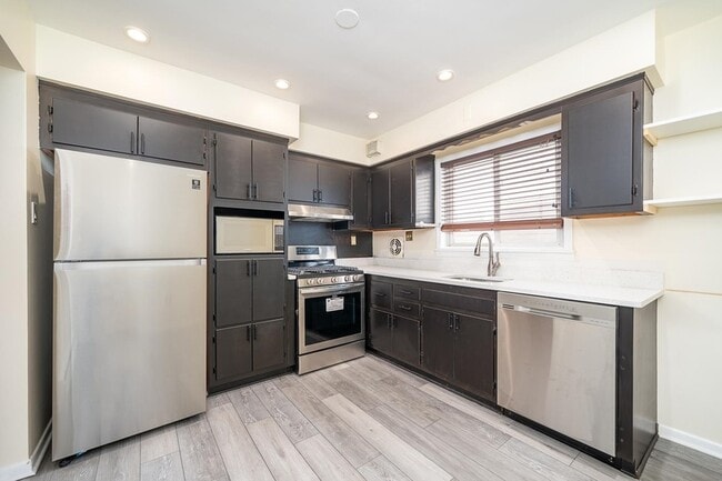 Building Photo - 121 Ogden Ave.