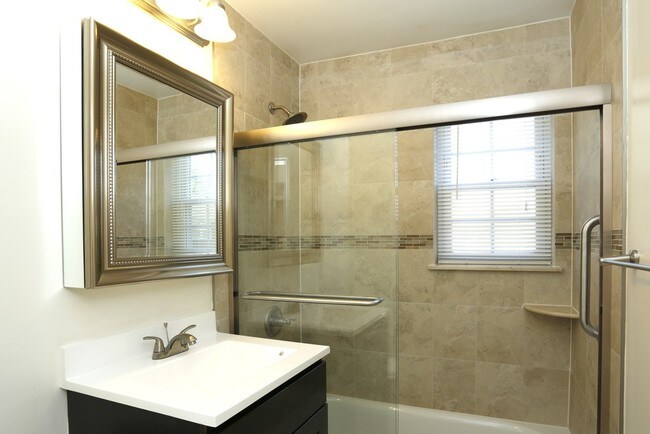 Photo - Strathmore Gardens Apartments