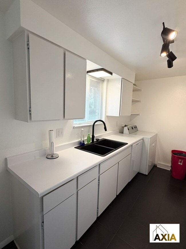 Photo - 11004-08 Unit 11004