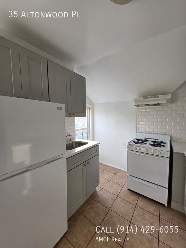 Photo - 35 Altonwood Pl