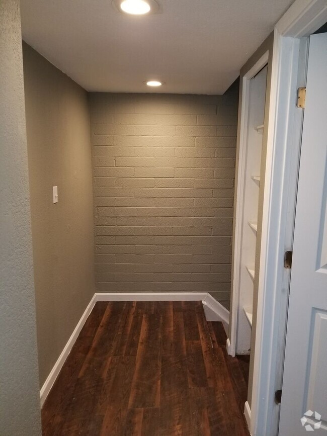 Building Photo - 2 bed/1 bath townhouse-Phoenix