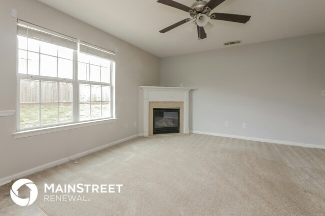 Photo - 408 Parkside Way