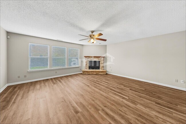 2324 Shadowbrook Dr