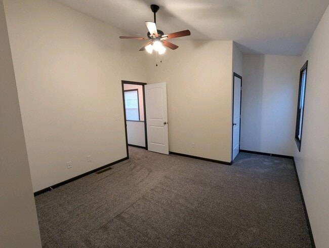 Photo - 585 Birch Hill Dr