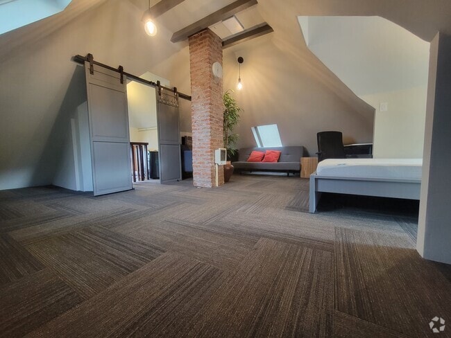 Building Photo - 9330 N Charleston Ave Unit Attic Room Rental