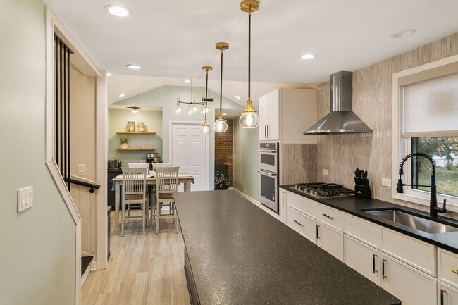 Photo - 635 E Prairie Ave