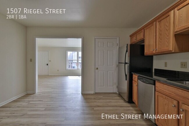 Photo - 1507 Riegel St