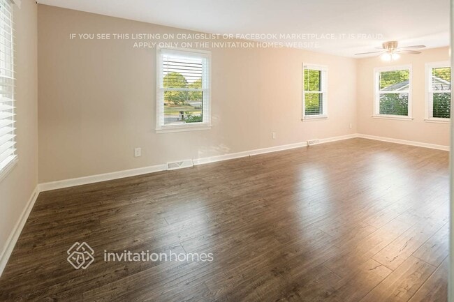 Building Photo - 1410 Crescent St Rental