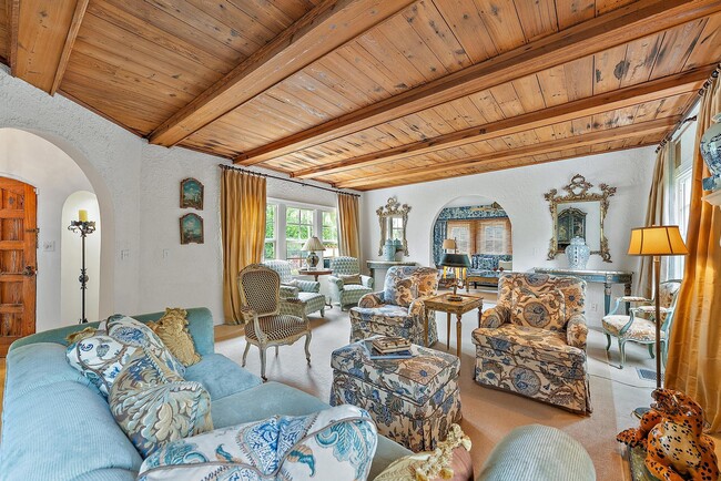 Photo - 325 Seaspray Ave