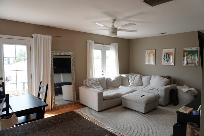 Building Photo - 1813 Oliver Ave Unit Fl 2 Rental