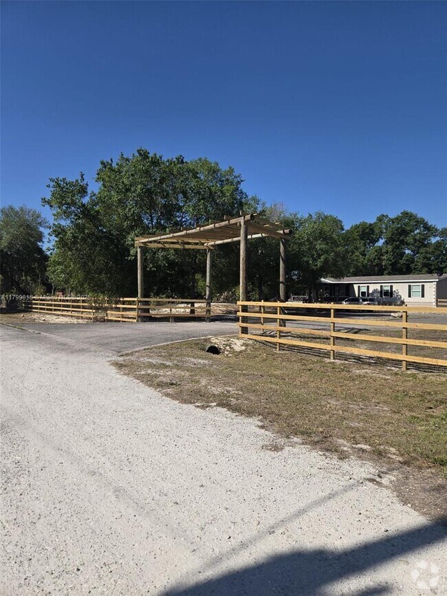 Building Photo - 870 N Isora St Rental