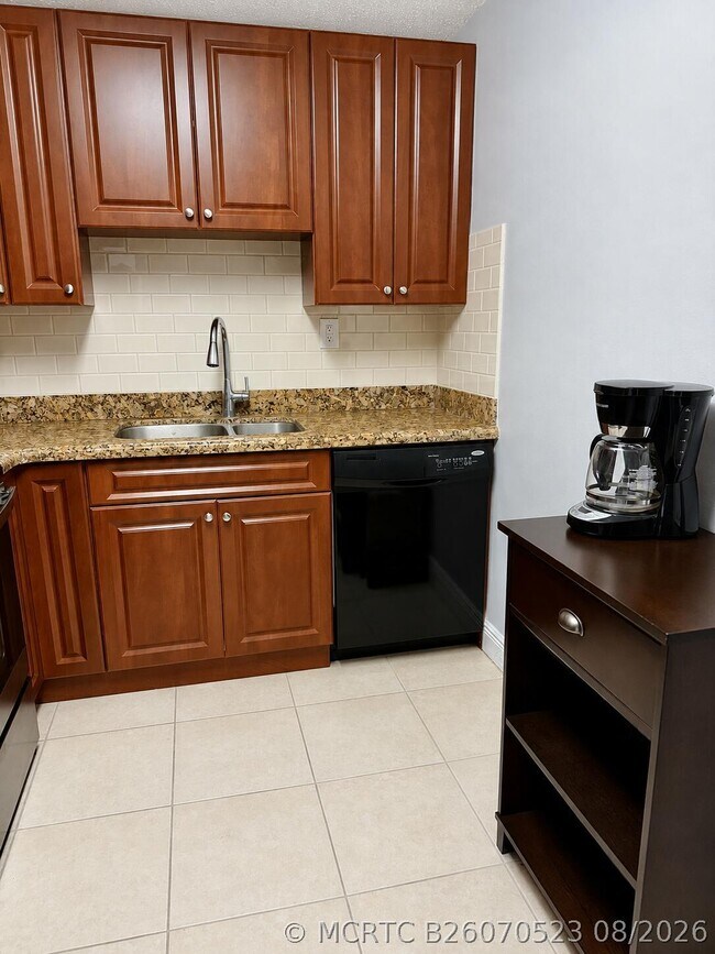 Photo - 405 Meadows Cir Unit 405
