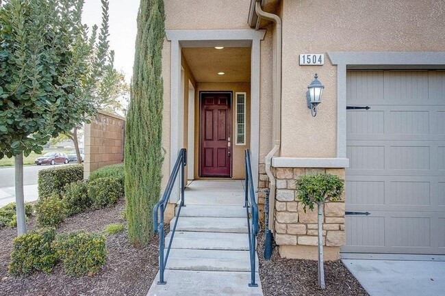 1504 N Vanguard Way