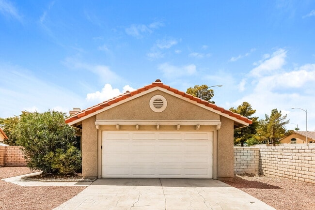 Building Photo - 601 Freeburg Pl