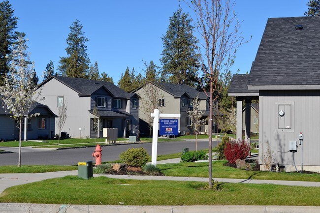 Swift Creek Commons - Swift Creek Commons Townhomes
