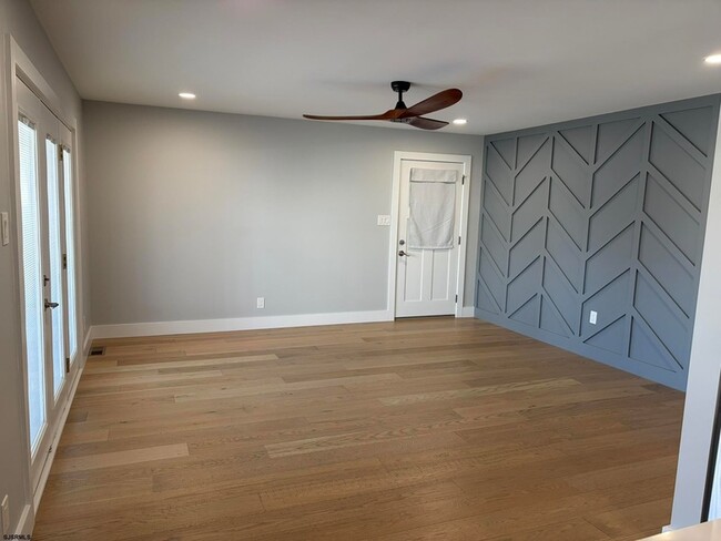 Photo - 437 Berkshire Dr