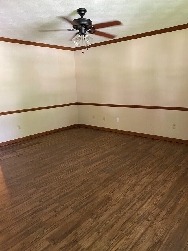 Photo - 102 Southgate Dr