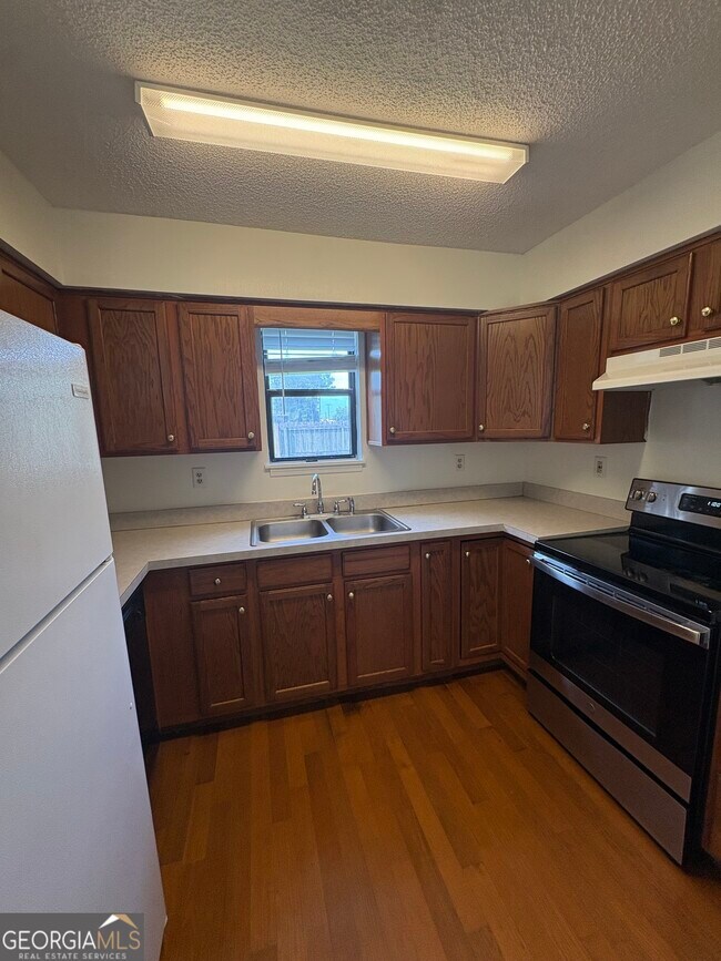 Photo - 502 Chateau Cir