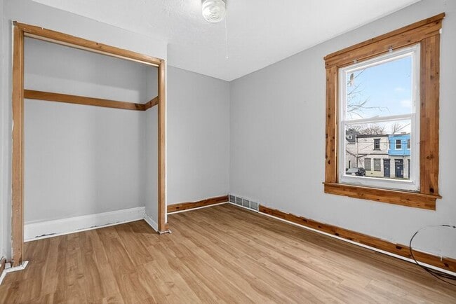 Photo - 389 E 160th St Unidad Upstairs