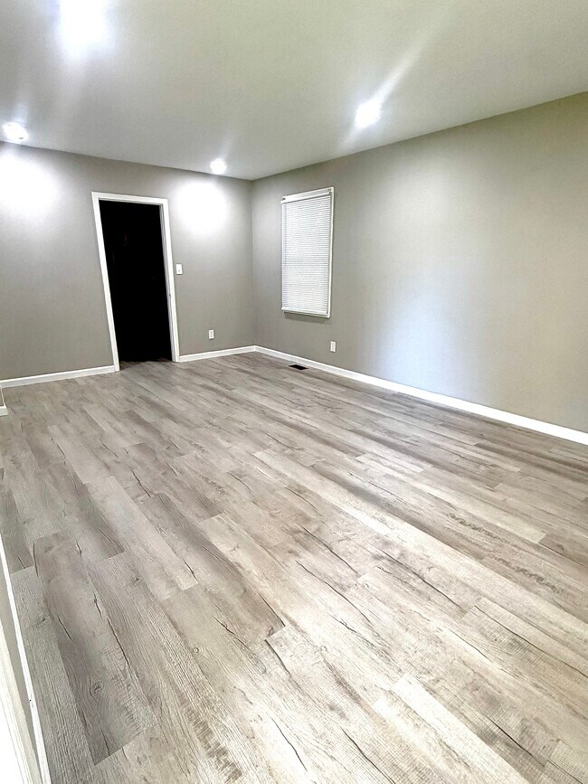 Living Room - modern luxury vinyl plank flooring and neutral paint throughout. - 112 Live Oak Dr Unit 110