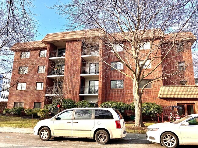 Building Photo - 8 Nahant Pl Unit 202