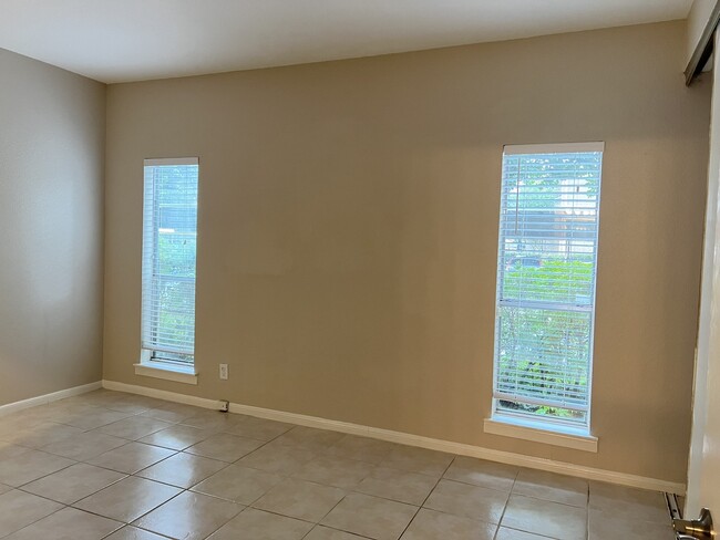 Building Photo - 728 Bering Dr Unit 9