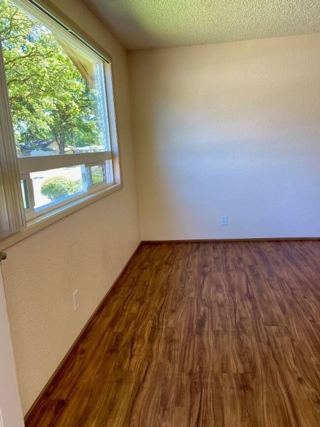 88092-88094 Fifth Avenue