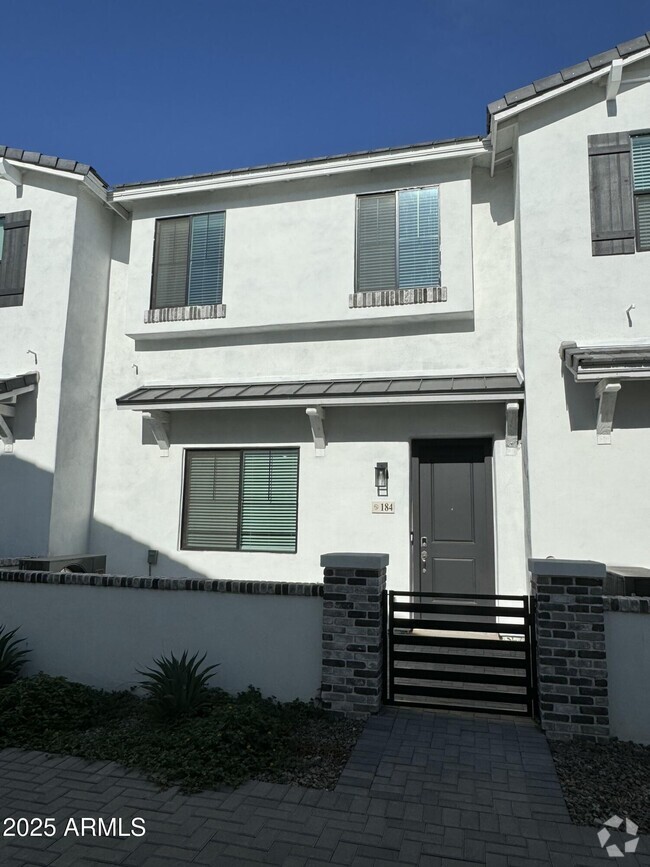 Building Photo - 3230 E Thomas Rd Rental