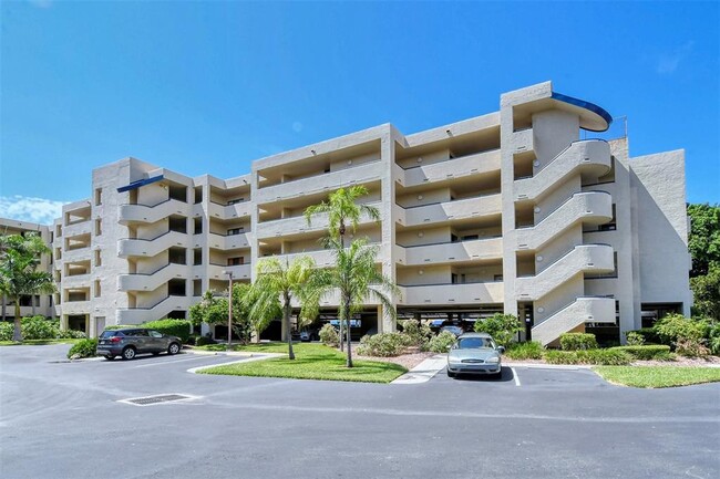 Building Photo - 835 S Osprey Ave Unit 201