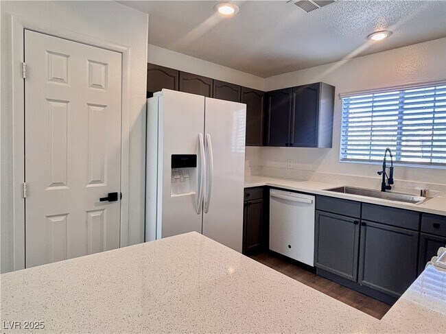 Photo - 400 Amber Pine St Unidad 203 Rental