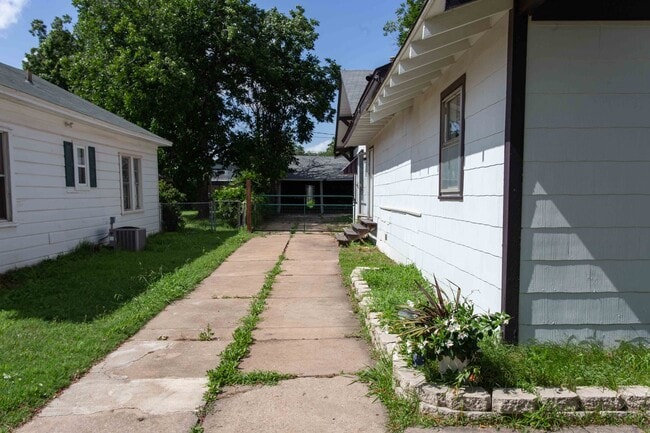 Photo - 4 Bedroom Home!!