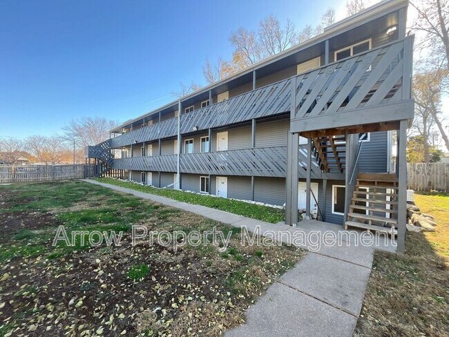 Photo - 877 N 26th St Unidad 37